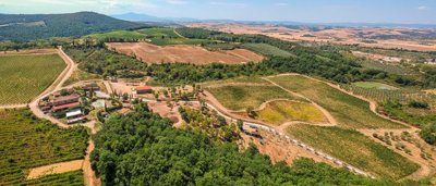 amazing-farmhouse-in-tuscany-for-sale-9