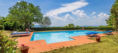 charming-property-in-tuscany-for-sale-47