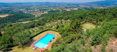 charming-property-in-tuscany-for-sale-12