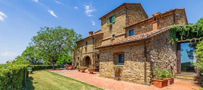 charming-property-in-tuscany-for-sale-15