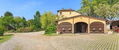 exclusive-property-with-a-horse-farm-for-sale