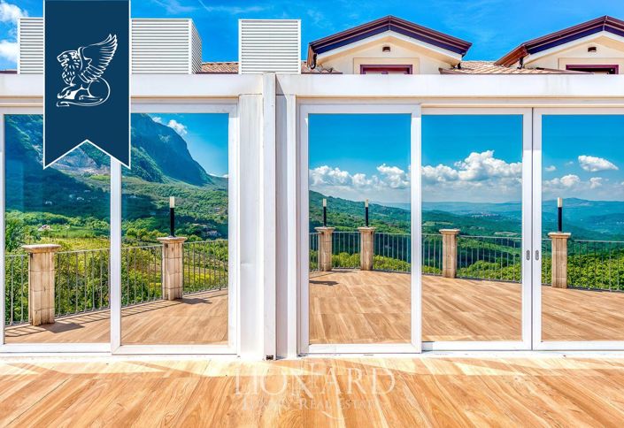 Image No.1-Ferme de 9 chambres à vendre à Avellino