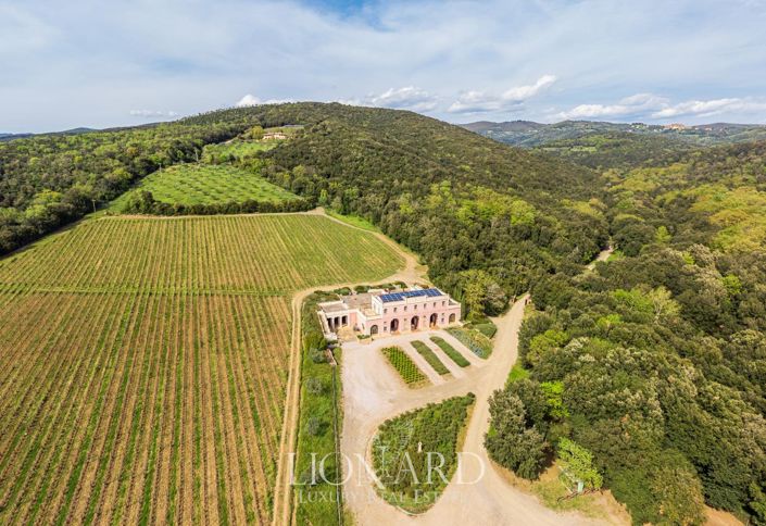 Image No.1-Propriété de 10 chambres à vendre à Grosseto