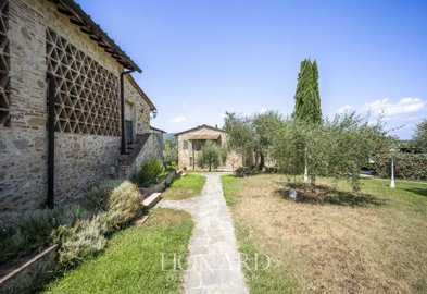 incantevole-tenuta-a-san-gimignano28