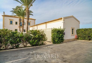 exclusive-hotel-for-sale-in-sicily90xxl