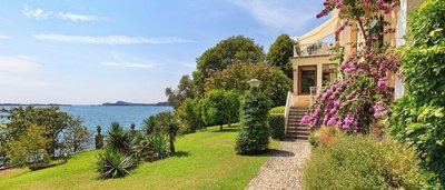 amazing-villa-on-the-lake-for-sale23