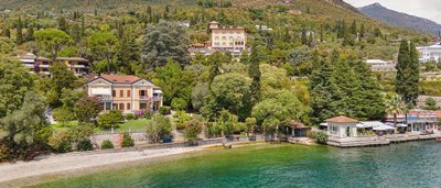 amazing-villa-on-the-lake-for-sale15