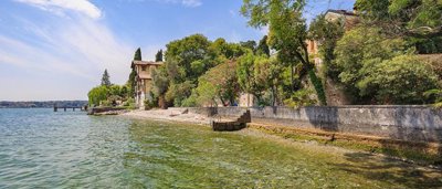 amazing-villa-on-the-lake-for-sale28