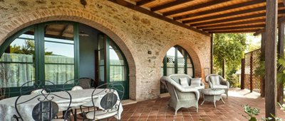 wonderful-farmhouse-in-tuscany-for-sale21