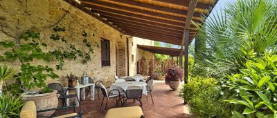 wonderful-farmhouse-in-tuscany-for-sale55