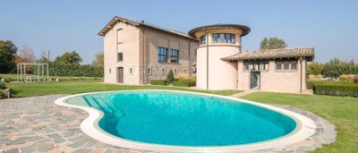 1 - Quattro Castella, Property