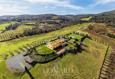 incantevole-agriturismo-nelle-colline-toscane