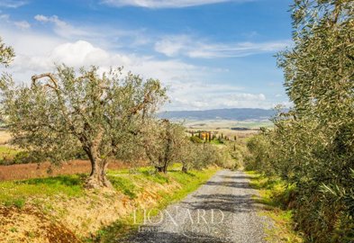 incantevole-agriturismo-nelle-colline-toscane