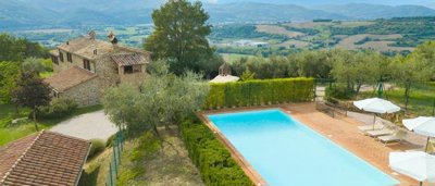 charming-farmhouse-in-umbria-for-sale6