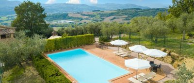 charming-farmhouse-in-umbria-for-sale7