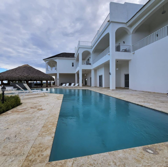 Image No.1-9 Bed Villa for sale