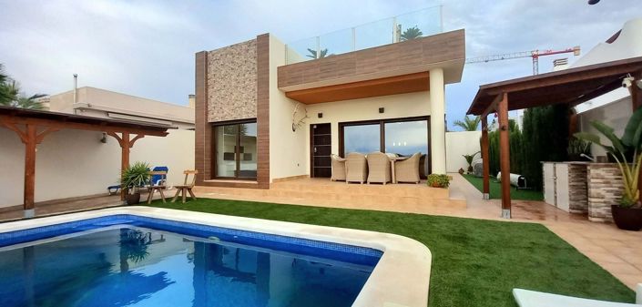 Image No.1-4 Bed Villa for sale