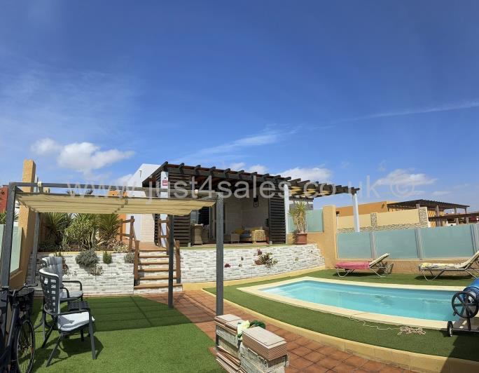 Image No.1-3 Bed Villa for sale