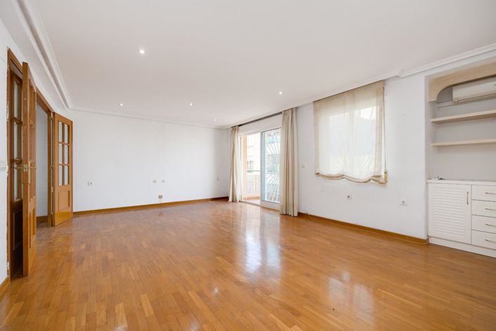 Image No.1-3 Bed Apartment for sale