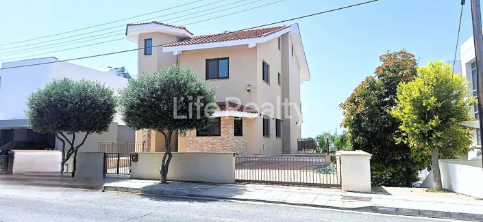 Image No.1-4 Bed House for sale