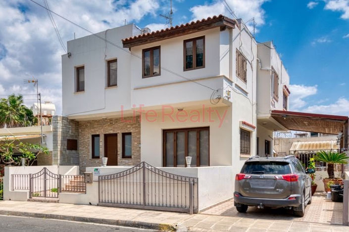 Image No.1-5 Bed House for sale