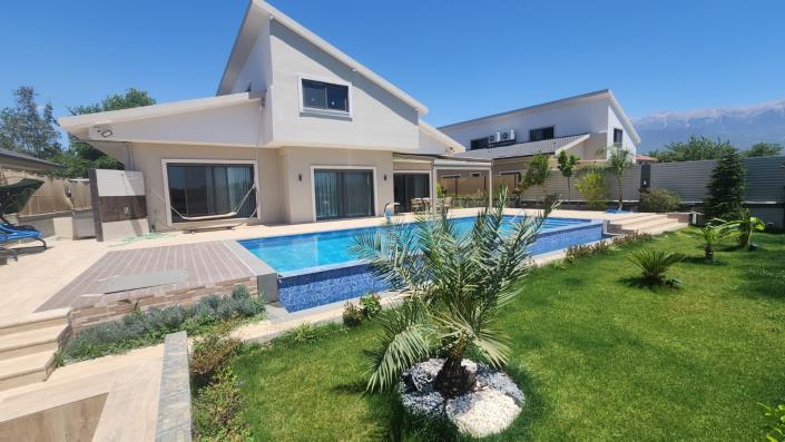 Image No.1-5 Bed House/Villa for sale