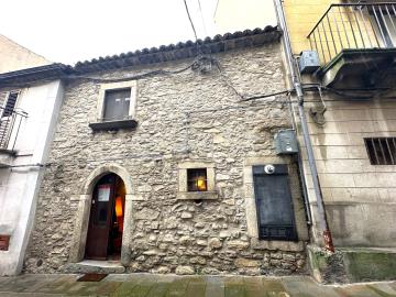 1 - Montalbano Elicona, Property