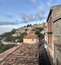 1 - Castroreale, Maison de ville