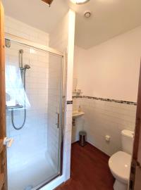 11--Ensuite-bathroom