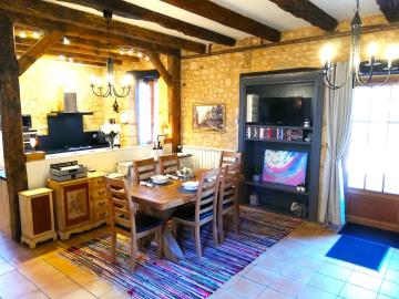 dining-table-showing-kitchen