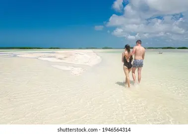 couple-beach-cabo-catoche-260nw-1946564314-jpg