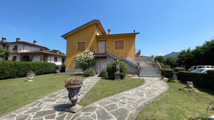 Image No.1-6 Bed Villa for sale