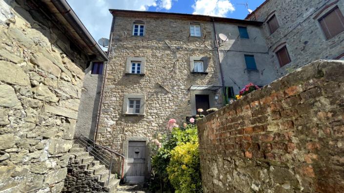 Image No.1-Maison de ville de 3 chambres à vendre à Bagni di Lucca