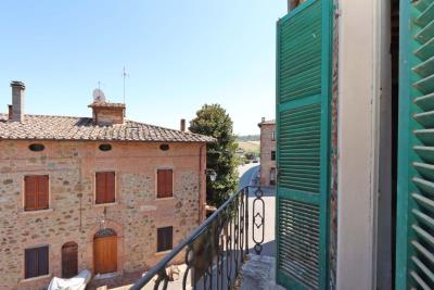 House_For_Sale_With_Garden_In_Torrita_Di_Siena--5-