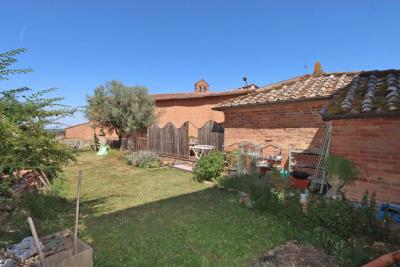 House_For_Sale_With_Garden_In_Torrita_Di_Siena--9-