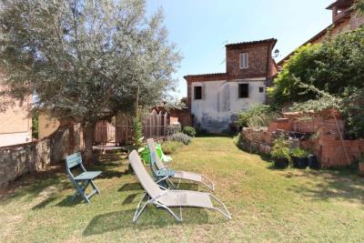 House_For_Sale_With_Garden_In_Torrita_Di_Siena--10-