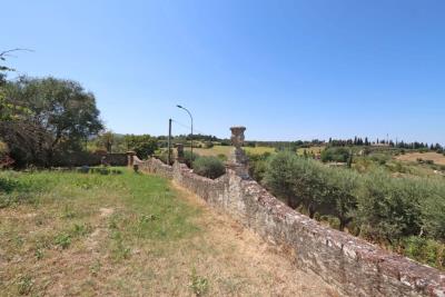 House_For_Sale_With_Garden_In_Torrita_Di_Siena--11-