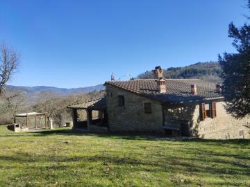 Casentino_Poppi_stone_built_villa_with_pool_for_Sale--20---FILEminimizer-