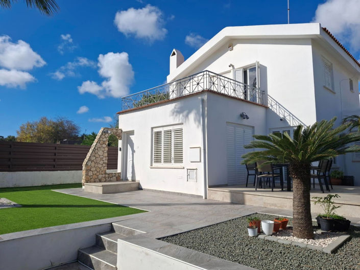 Image No.1-4 Bed Villa for sale