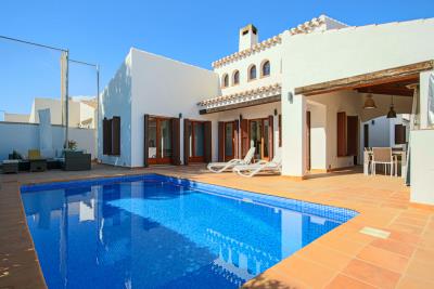 Beautiful-south-facing-frontline-golf-3-bed-2-bath-alcor-villa-on-El-Valle-Golf-Resort-31