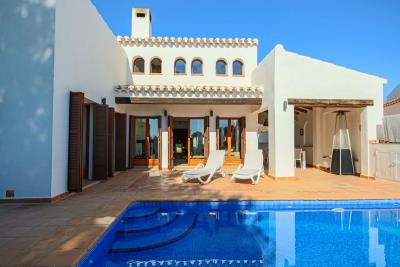 Beautiful-south-facing-frontline-golf-3-bed-2-bath-alcor-villa-on-El-Valle-Golf-Resort-30