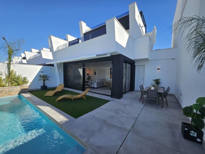 Image No.1-3 Bed Villa / Detached for sale